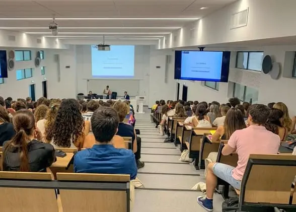 Solution de sonorisation amphitheatre pour écoles et universités